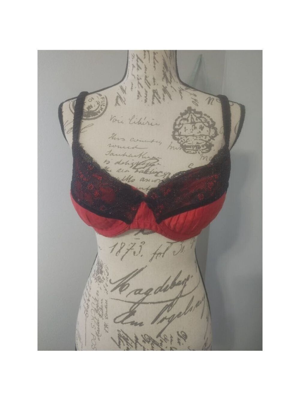 Women's Ambrielle Bra Size 38C Red and Black Lace